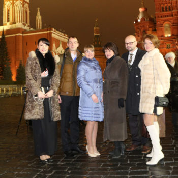 фото на память у стен Кремля