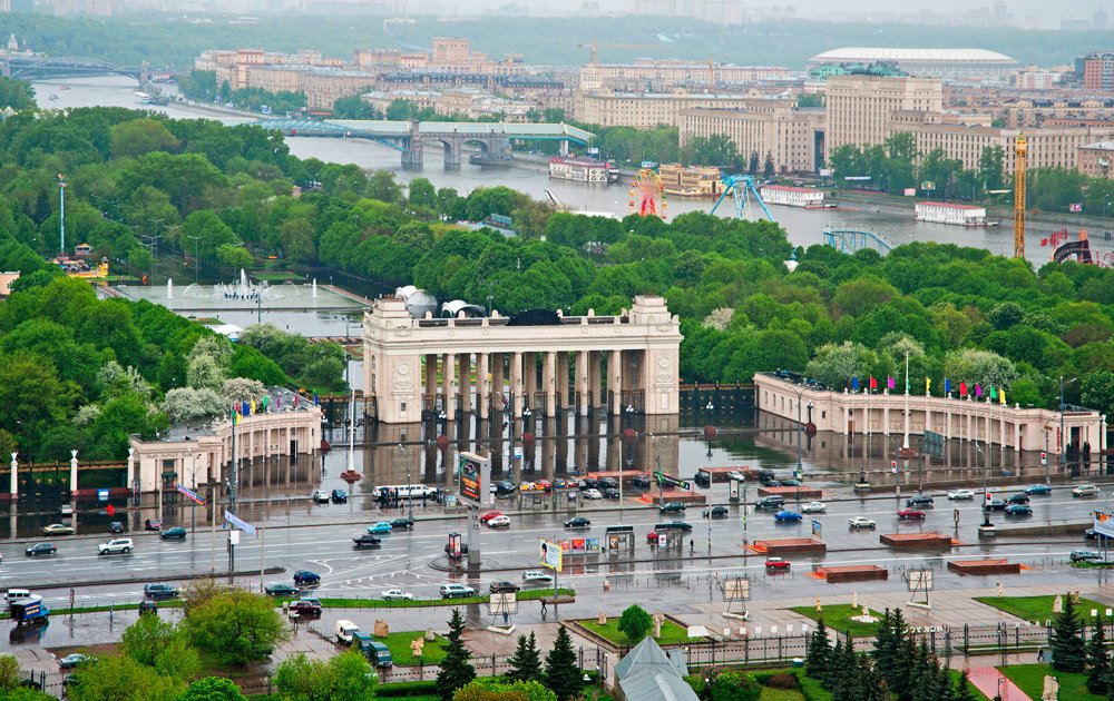 Парк культуры и отдыха "М.Горького" в Москве